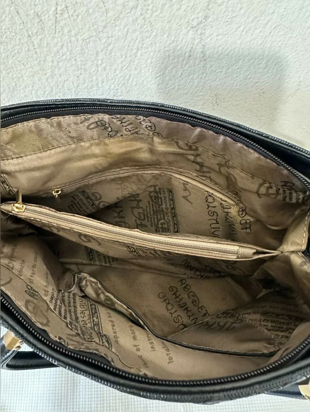 Black PU Leather Purse Handbag w/ Goldtone Hardware & Charm